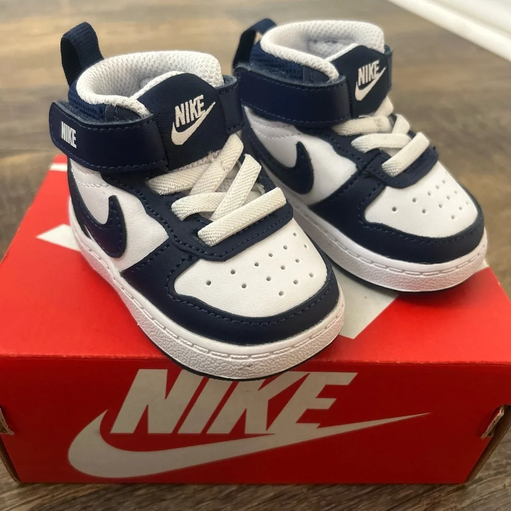 Nike Kids' Navy and White Sneakers - Picture 5 of 5